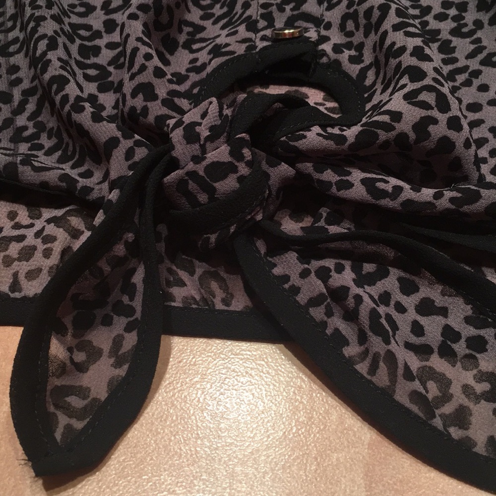 Women's Sheer Gray & Black Cheetah Print Tie Front Long Sleeve Blouse Top - Picture 4 of 5